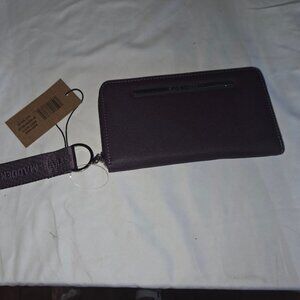Steve Madden wristlet